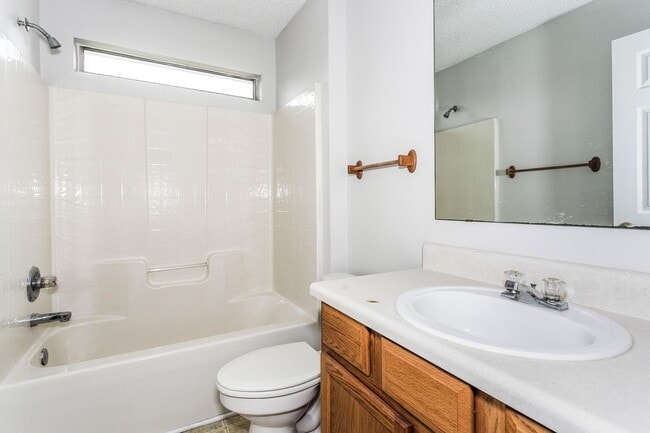 Building Photo - Adorable two-bedroom home with bonus room