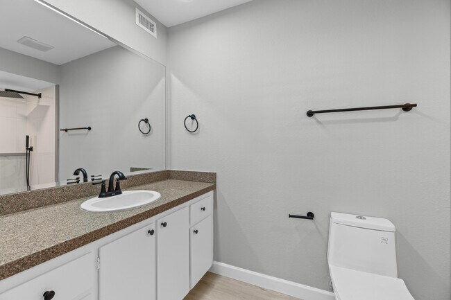 Building Photo - 1950 S Palm Canyon Dr