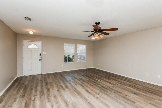 Building Photo - 1924 Kittredge Way