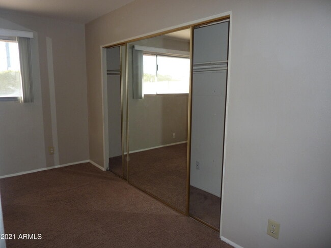 Building Photo - 607 E Diamond Dr
