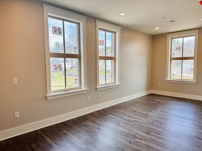 Building Photo - 30 High St