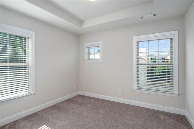 Building Photo - 1363 Live Oak Ln