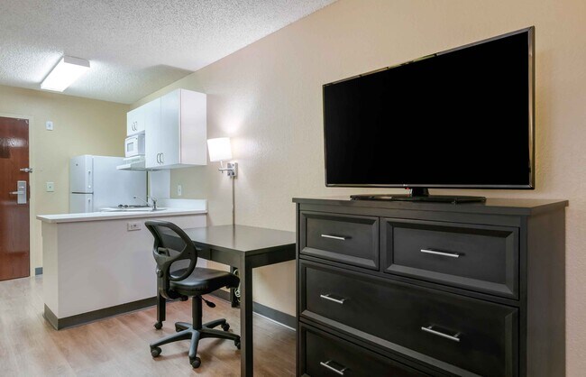 Building Photo - Furnished Studio-Phoenix - Airport