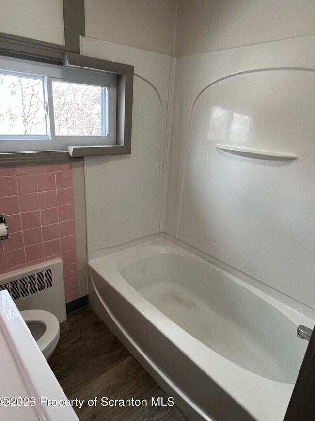 Building Photo - 214 Melrose Ave