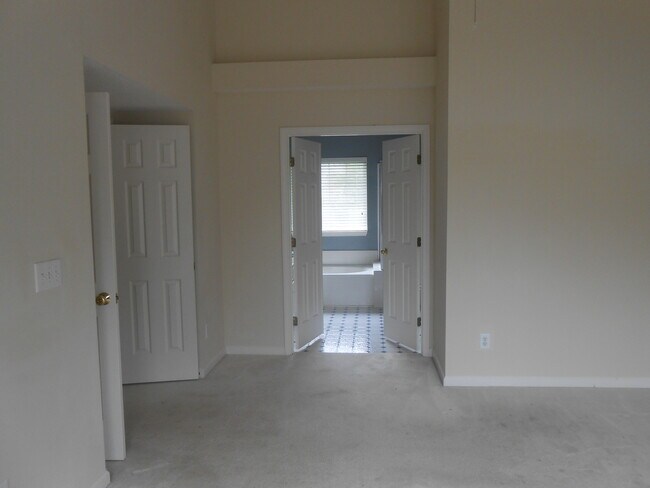 Building Photo - 3404 Crimson Wood Dr