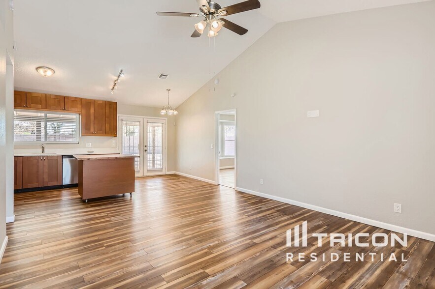 Building Photo - 673 E Estrella Dr