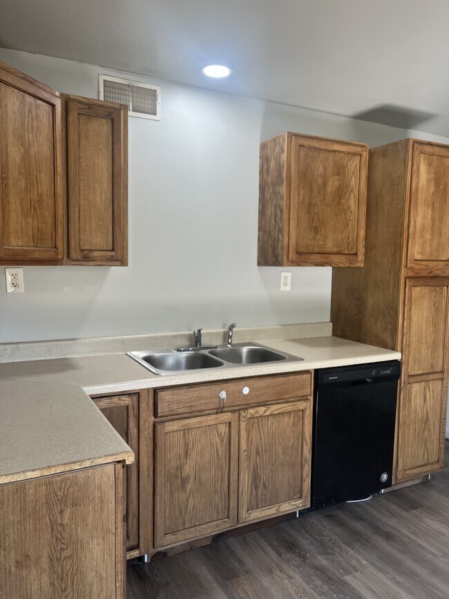 Building Photo - 526 St Leo Dr