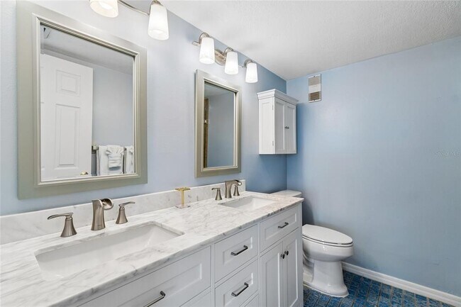 Building Photo - 719 Pinellas Bayway S