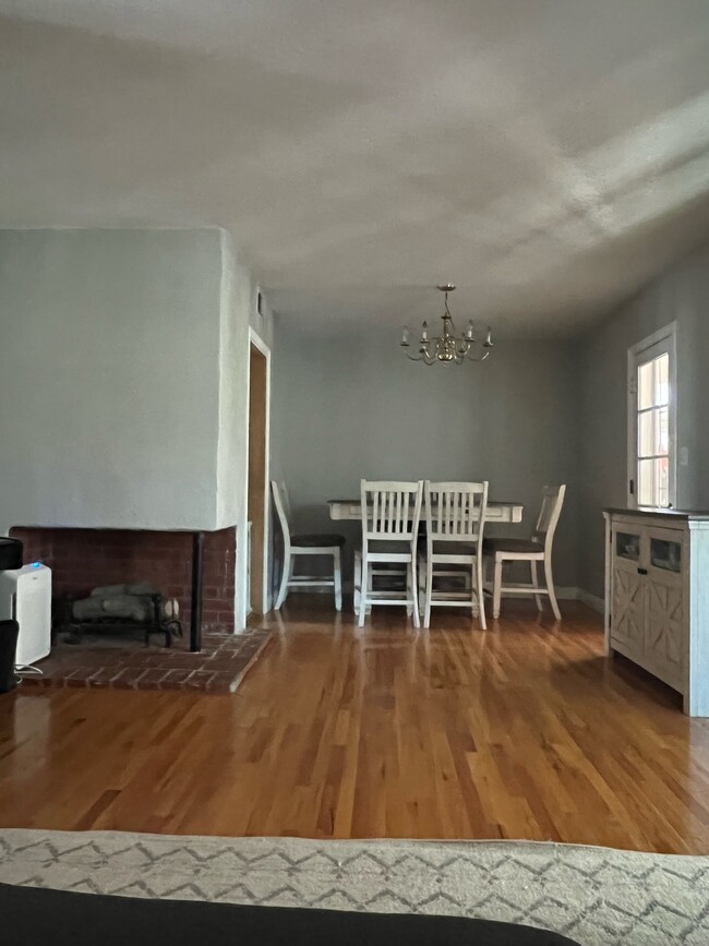 Dining room - 8440 Darby Ave