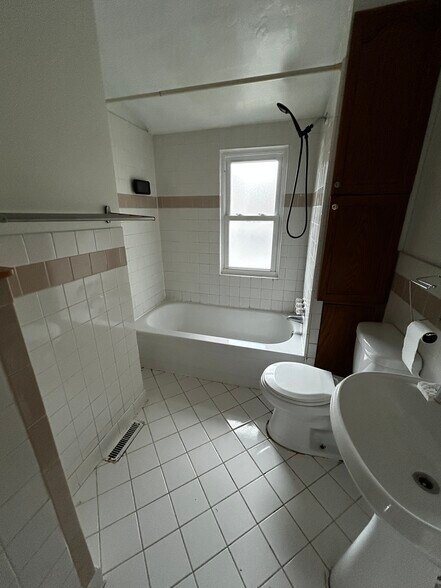 Building Photo - 3118 N Main St