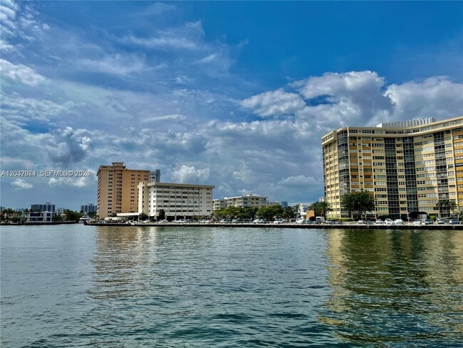 Building Photo - 1849 S Ocean Dr