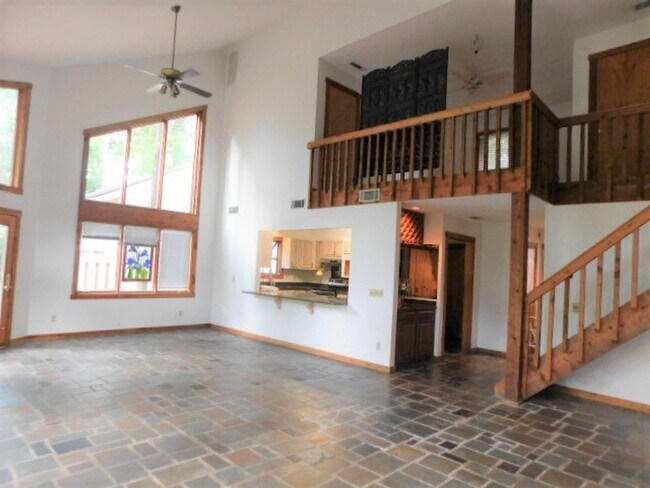 Building Photo - 20 Toppin Dr
