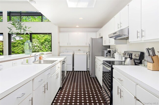 Building Photo - 24 N Quarter Rd