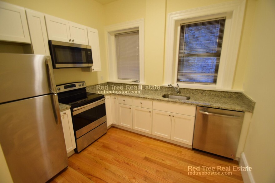 Building Photo - 1463 Beacon St