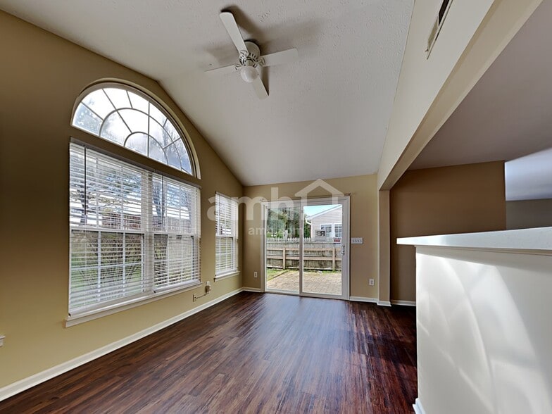 Building Photo - 515 Indian Lake Dr