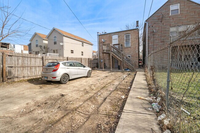 Building Photo - 1242 S Tripp Ave