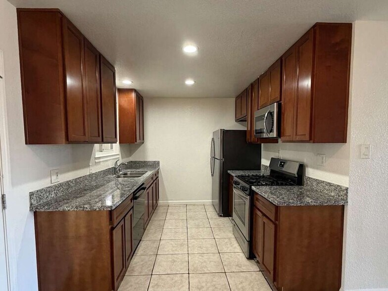 Building Photo - 2129 Winafred St