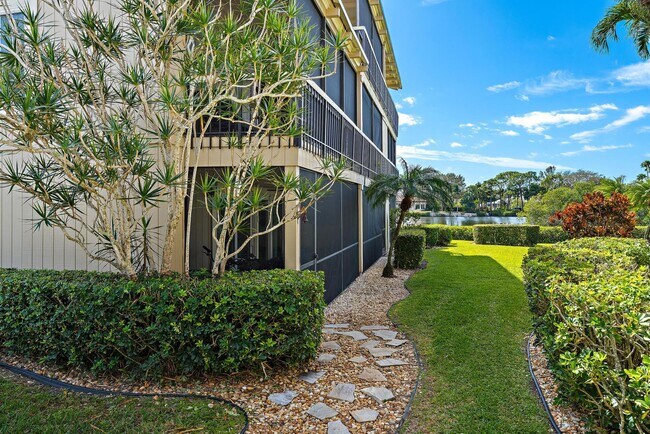 Building Photo - 9170 SE Riverfront Terrace