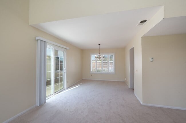 Building Photo - Spacious 2 Story House in cul-de-sac with ...