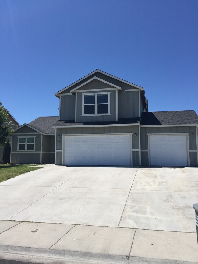 Building Photo - 4 Bedroom home for rent in Moses Lake