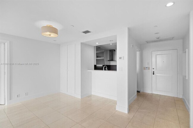 Building Photo - 251 Crandon Blvd