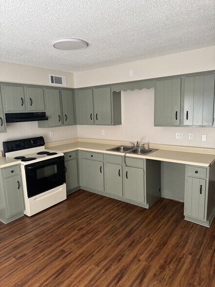 Building Photo - 6298 Raible Dr