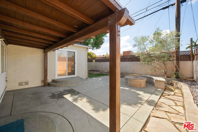 Building Photo - 5227 Etheldo Ave