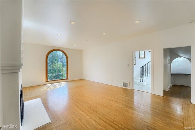 Building Photo - 5 br, 3 bath House - 5924 Graciosa Dr