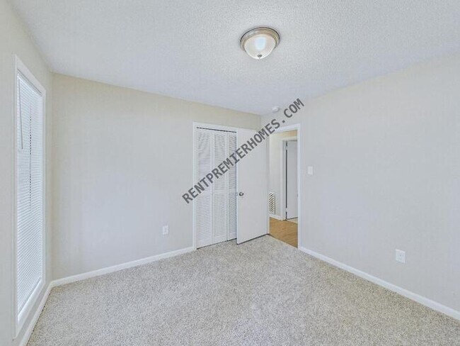 Building Photo - 8210 Park Ave