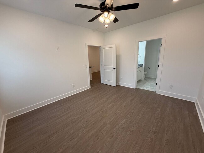 Building Photo - New Build 3 Bed 2.5 Bath Townhome in Shelbyville with a Move in Special