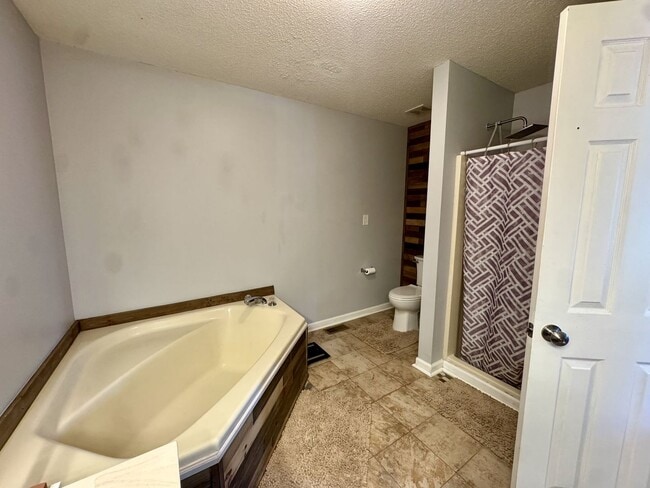 Building Photo - 1201 Crystal Dr