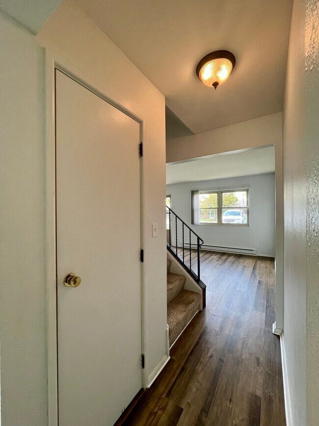 Building Photo - 765 N Macomb St