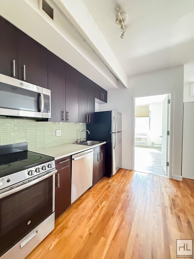 Building Photo - NOLL STREET / Bushwick 3-Bed 2-Bath