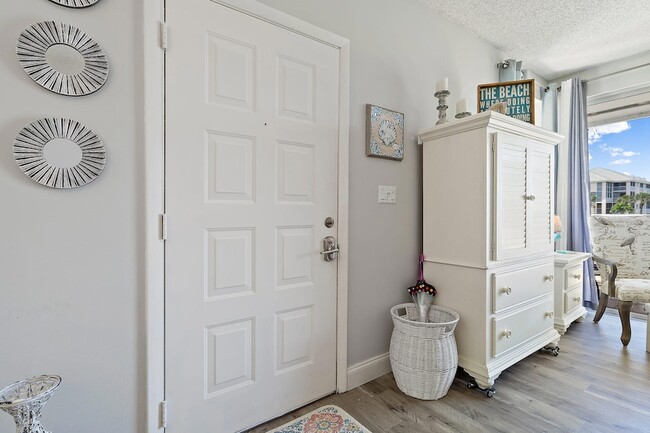 Building Photo - 353 S US Hwy 1