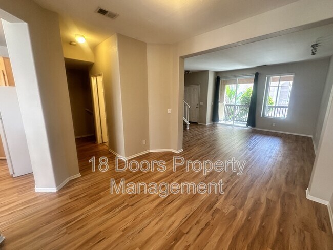Building Photo - 926 Camino De La Reina