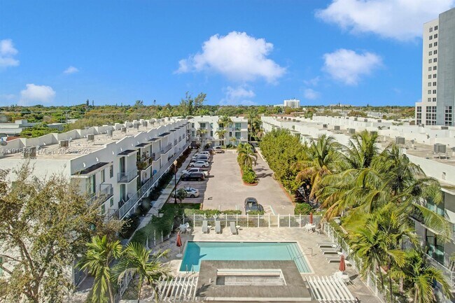 Building Photo - 2100 Van Buren St