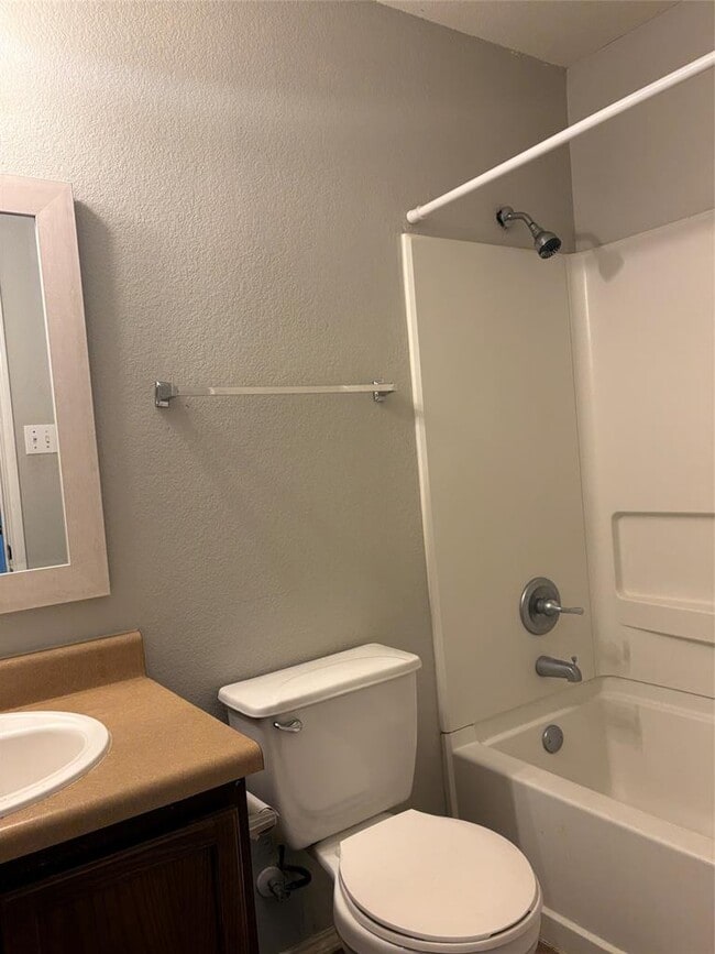 Building Photo - 1034 W South St