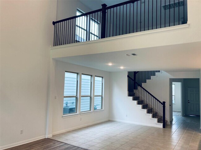 Building Photo - 110 White Aster Ct