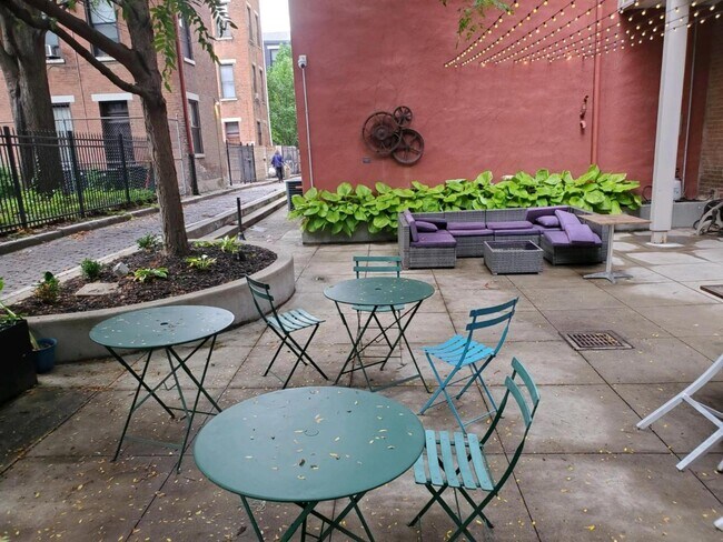 Building Photo - 1407 Vine St