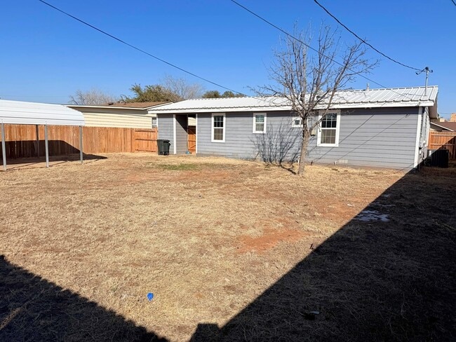 Building Photo - 4915 McKnight Dr