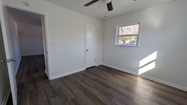 Building Photo - 1027 E Wallace St