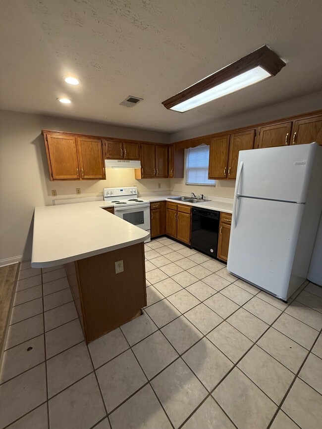 Primary Photo - 61 Jade Ct