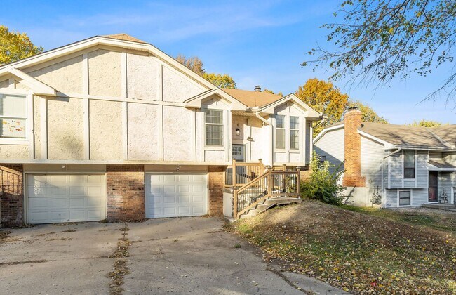 Building Photo - Just Listed! Step into one of the Northland’s most conveniently located gems!