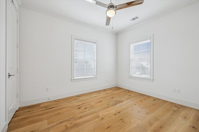 Building Photo - 1352 Kent Grv Pl