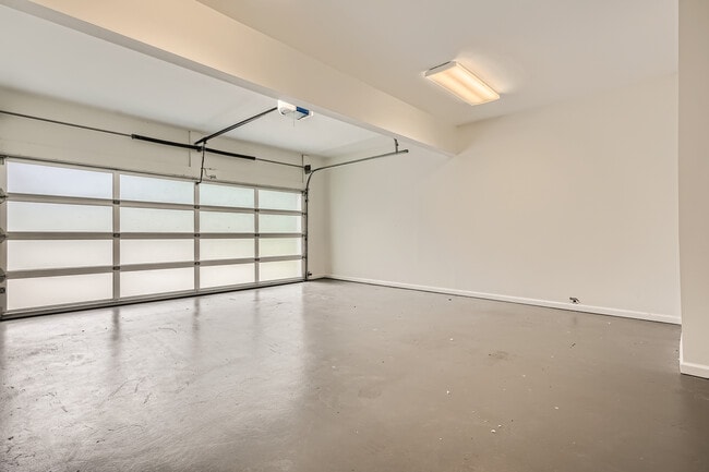 Building Photo - 3362 Mathieson Dr NE