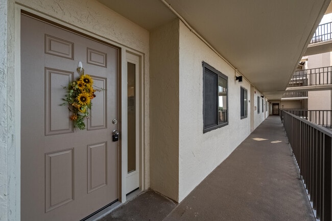 Building Photo - 3220 River Villa Way