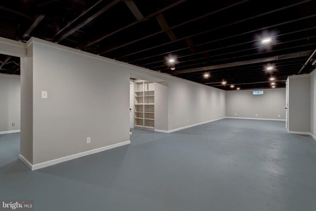 Building Photo - 308 Lenox Rd