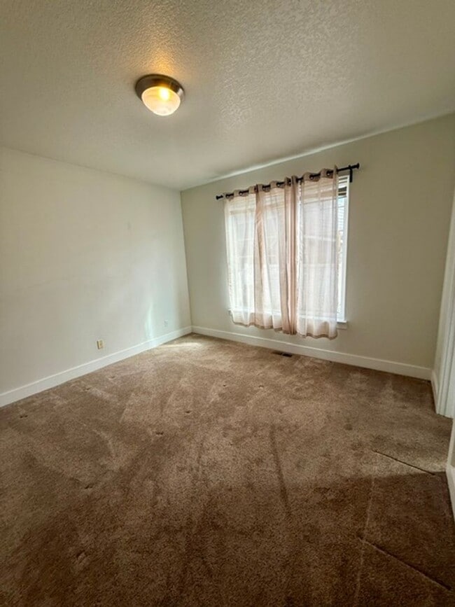 Building Photo - Charming 3-Bedroom Home in Peaceful 55+ Community!