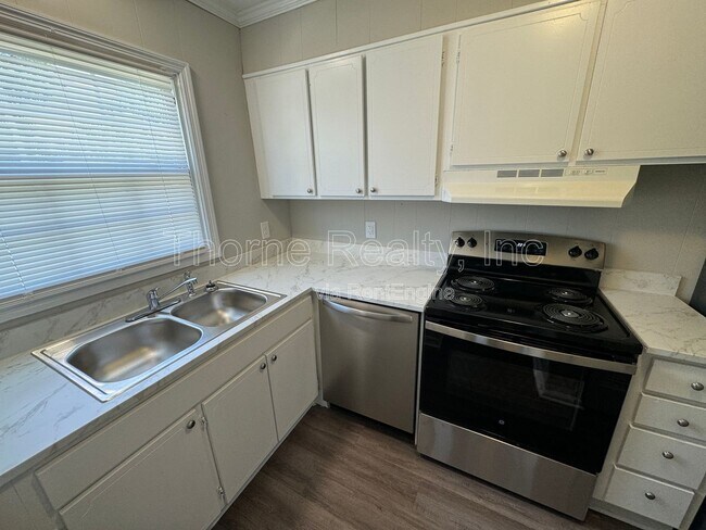 Building Photo - 616 S Boddie St