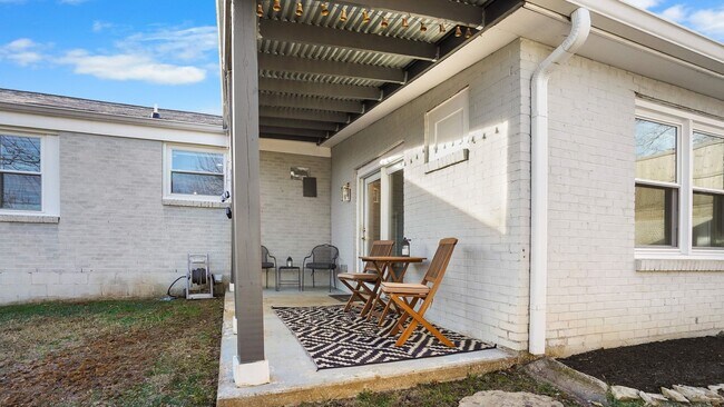Building Photo - 307 Avondale Dr